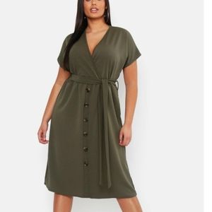 Boohoo Plus Size ➕️ Belted Button Dress